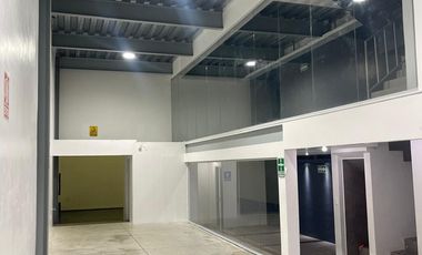 Bodega comercial de tres niveles