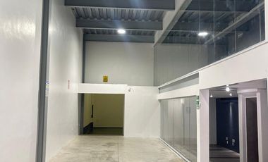 Bodega comercial de tres niveles