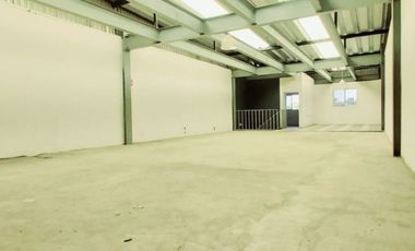 Bodega comercial de tres niveles