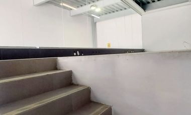 Bodega comercial de tres niveles