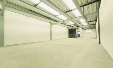 Bodega comercial de tres niveles