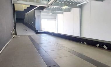Bodega comercial de tres niveles