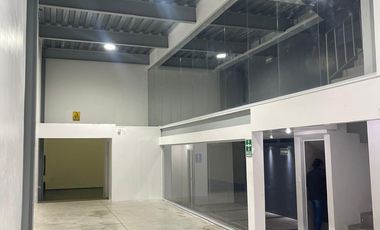 Bodega comercial de tres niveles