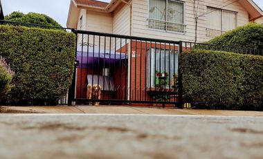 SE VENDE CASA 123M2 PADRE HURTADO , 2DORMITORIOS Y DOS BAÑOS.