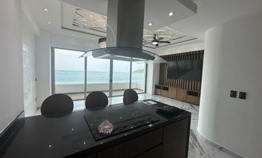 DEPARTAMENTO EN VENTA EN MAZATLAN FRENTE AL MAR (A PIE DE PLAYA) ZONA DORADA, CON ACABADOS DE LUJO, 2 RECAMARAS, VISTA ESPECTACULAR ALBERCA Y ROOF