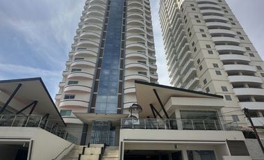 DEPARTAMENTO EN VENTA EN MAZATLAN FRENTE AL MAR (A PIE DE PLAYA) ZONA DORADA, CON ACABADOS DE LUJO, 2 RECAMARAS, VISTA ESPECTACULAR ALBERCA Y ROOF