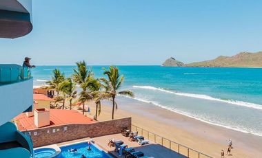 DEPARTAMENTO EN VENTA EN MAZATLAN FRENTE AL MAR (A PIE DE PLAYA) ZONA DORADA, CON ACABADOS DE LUJO, 2 RECAMARAS, VISTA ESPECTACULAR ALBERCA Y ROOF