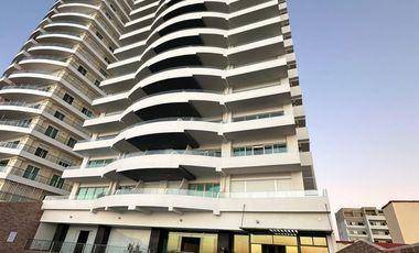 DEPARTAMENTO EN VENTA EN MAZATLAN FRENTE AL MAR (A PIE DE PLAYA) ZONA DORADA, CON ACABADOS DE LUJO, 2 RECAMARAS, VISTA ESPECTACULAR ALBERCA Y ROOF