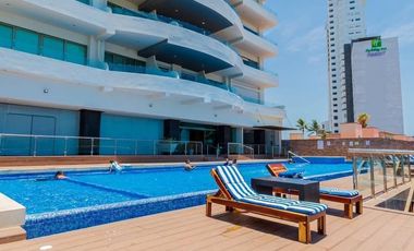 DEPARTAMENTO EN VENTA EN MAZATLAN FRENTE AL MAR (A PIE DE PLAYA) ZONA DORADA, CON ACABADOS DE LUJO, 2 RECAMARAS, VISTA ESPECTACULAR ALBERCA Y ROOF