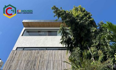 Your Private Oasis: 5 Bedrooms House & Lot for Rent with Pool