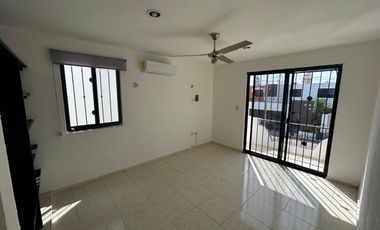 CASA EN RENTA CON EXCELENTE UBICACIÓN AL NORTE DE MÉRIDA