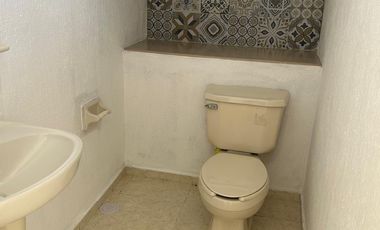 CASA EN RENTA CON EXCELENTE UBICACIÓN AL NORTE DE MÉRIDA