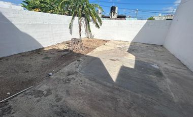 CASA EN RENTA CON EXCELENTE UBICACIÓN AL NORTE DE MÉRIDA