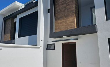 Casa por Estrenar - 3 dormitorios- 3 Parqueaderos - La Primavera Cumbayá - Quito Ecuador