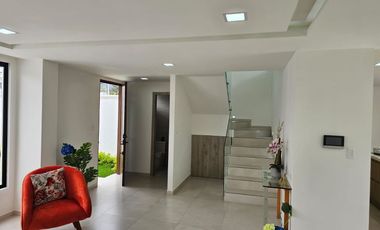 Casa por Estrenar - 3 dormitorios- 3 Parqueaderos - La Primavera Cumbayá - Quito Ecuador