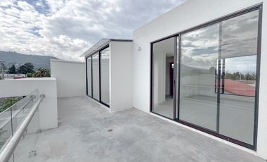 Casa por Estrenar - 3 dormitorios- 3 Parqueaderos - La Primavera Cumbayá - Quito Ecuador