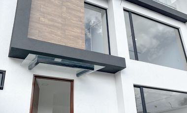 Casa por Estrenar - 3 dormitorios- 3 Parqueaderos - La Primavera Cumbayá - Quito Ecuador