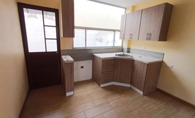 De Oportunidad, Amplia Casa de 157 m2, en Venta, 3 dormitorios (con Acabados de Primera por estrenar), en MARIANITAS, Calderón.