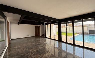 CASA EN VENTA EN FRACCIONAMIENTO LOMAS DE COCOYOC MORELOS