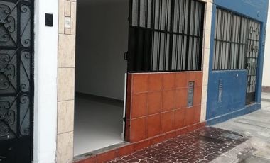 SURCO SE ALQUILA PARA EMPRESA O FAMILIA CASITA DE 4 PISOS.