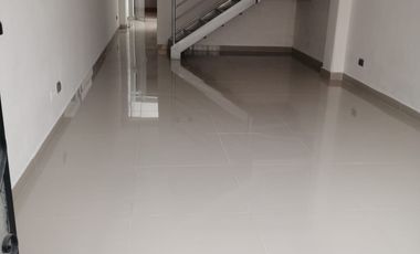 SURCO SE ALQUILA PARA EMPRESA O FAMILIA CASITA DE 4 PISOS.
