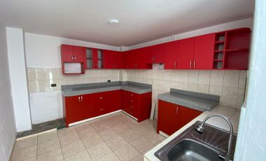 SURCO SE ALQUILA PARA EMPRESA O FAMILIA CASITA DE 4 PISOS.