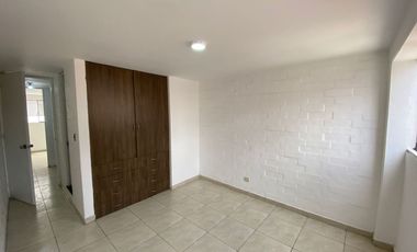 SURCO SE ALQUILA PARA EMPRESA O FAMILIA CASITA DE 4 PISOS.