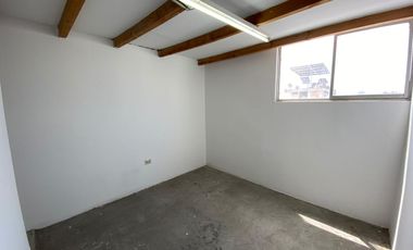 SURCO SE ALQUILA PARA EMPRESA O FAMILIA CASITA DE 4 PISOS.