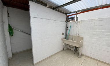 SURCO SE ALQUILA PARA EMPRESA O FAMILIA CASITA DE 4 PISOS.