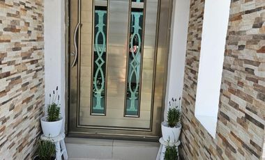 Casa remodelada con recamara en planta baja, terraza, alberca, cochera, Fracc. Moderno Veracruz