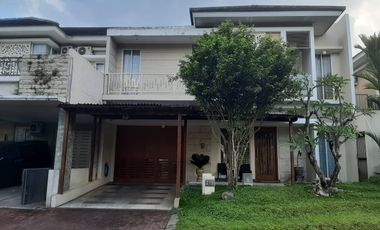 House with 4 Bedrooms and Fully Furnished in GreenHills Jogja Housing with Mosque Facilities