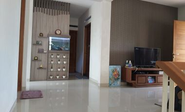 House with 4 Bedrooms and Fully Furnished in GreenHills Jogja Housing with Mosque Facilities