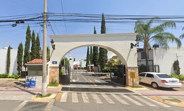 ¡¡¡ Venta De Amplia Y Cómoda Casa !!! En Prolongación González Gallo, Los Olivos II, San Pedro,Tlaquepaque