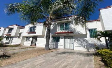 ¡¡¡ Venta De Amplia Y Cómoda Casa !!! En Prolongación González Gallo, Los Olivos II, San Pedro,Tlaquepaque