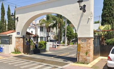 ¡¡¡ Venta De Amplia Y Cómoda Casa !!! En Prolongación González Gallo, Los Olivos II, San Pedro,Tlaquepaque