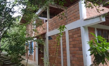 Quizás ahora solo buscas un lugar tranquilo junto al río y una casa de campo para disfrutar la vida junto a quienes más amas.