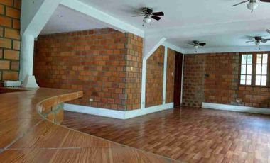 Quizás ahora solo buscas un lugar tranquilo junto al río y una casa de campo para disfrutar la vida junto a quienes más amas.