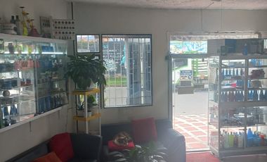 VENDO CASA COMERCIAL