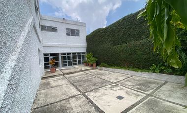 Casa Oficina con uso de suelo en venta en Jardines del Bosque Guadalajara