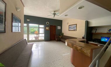 Casa Oficina con uso de suelo en venta en Jardines del Bosque Guadalajara