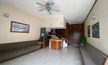 Casa Oficina con uso de suelo en venta en Jardines del Bosque Guadalajara