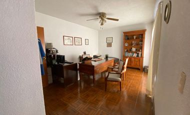 Casa Oficina con uso de suelo en venta en Jardines del Bosque Guadalajara