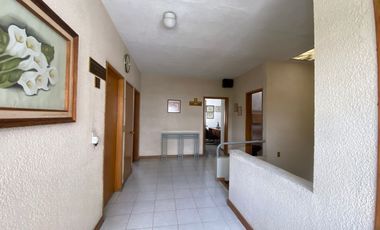 Casa Oficina con uso de suelo en venta en Jardines del Bosque Guadalajara