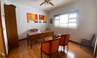 Casa Oficina con uso de suelo en venta en Jardines del Bosque Guadalajara
