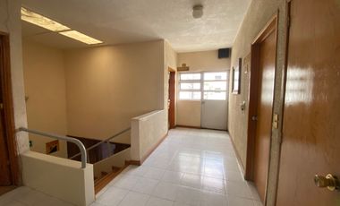 Casa Oficina con uso de suelo en venta en Jardines del Bosque Guadalajara