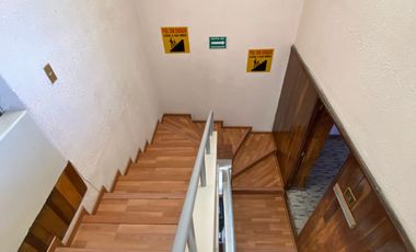Casa Oficina con uso de suelo en venta en Jardines del Bosque Guadalajara