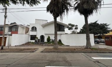 Vendo Hermosa Casa Remodelada - San Borja