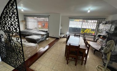 Vendo Hermosa Casa Remodelada - San Borja