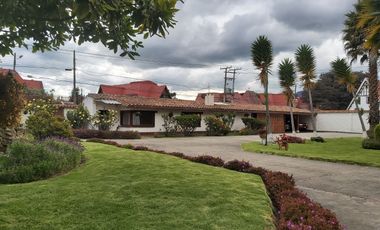 CASA CLUB EN VENTA GUAYMARAL BOGOTA