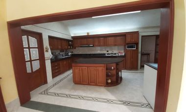 CASA CLUB EN VENTA GUAYMARAL BOGOTA